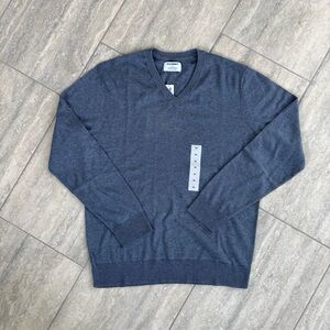 Old Navy Men's Charcoal V-Neck Sweater